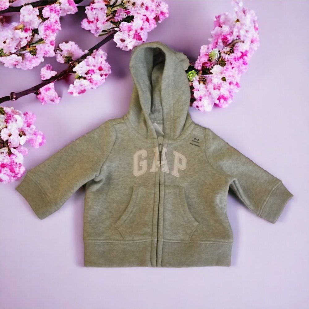 Baby Girl Clothing Bundle – 2 Sweaters & 4 Dresses 0-3 months (#1)